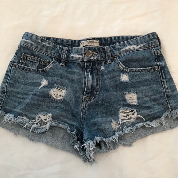 Free People distressed jean shorts - Picture 1 of 4